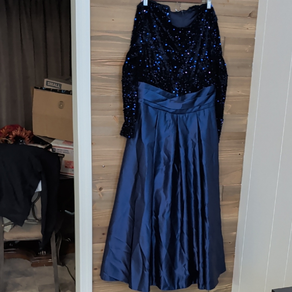 Elegant Navy Blue Sequin Evening Gown With Long Sleeves. Pit to Pit Is 19 Inches
